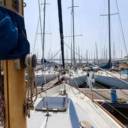 Novo Evamia Boat Botel *